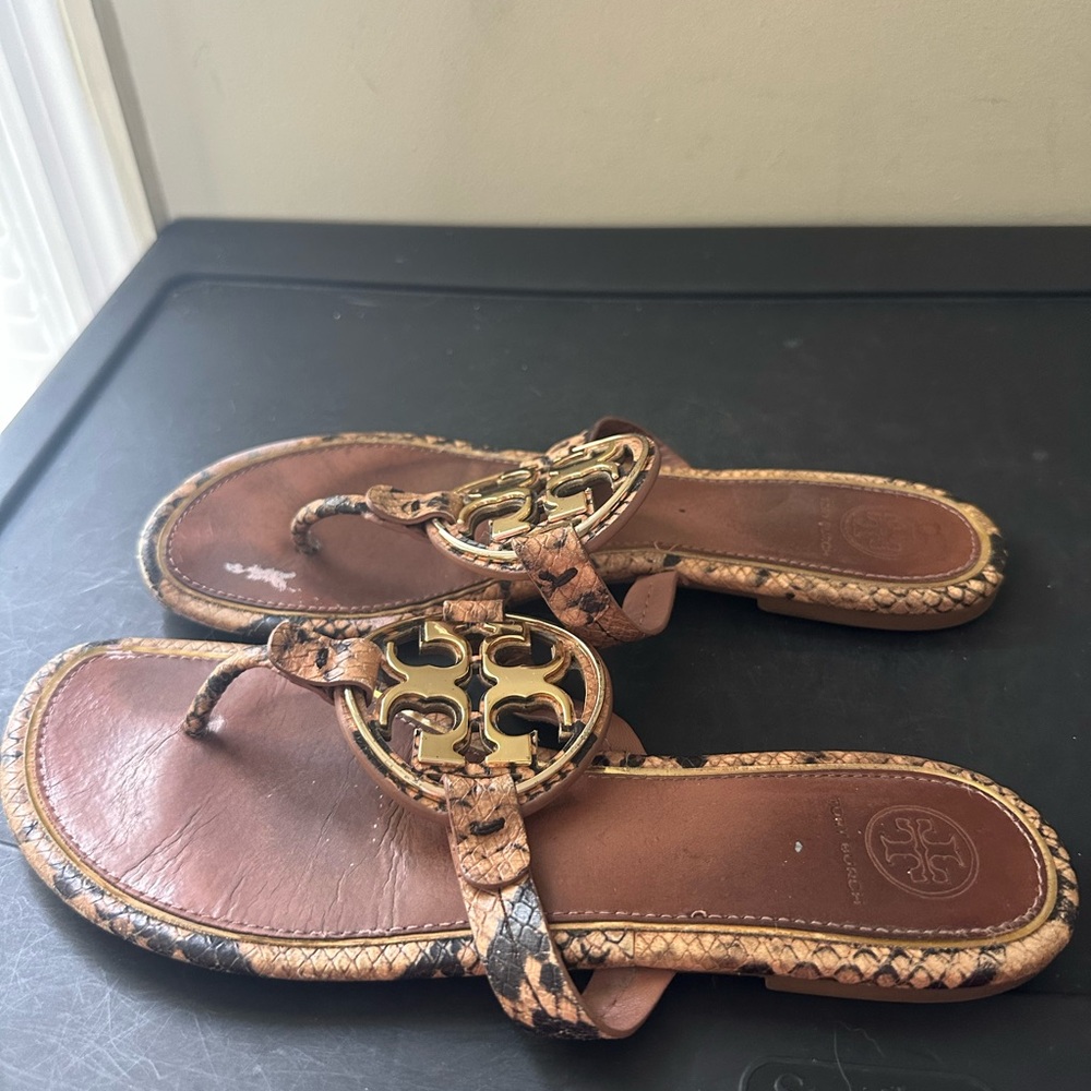 Tory Burch Miller Blush Pink Gold Metal Snake Leather Thong Sandal Logo 8M